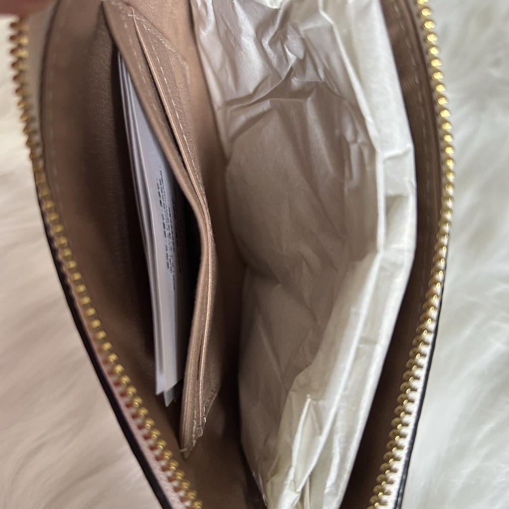 Coach Signature Bee Corner Zip Wristlet Chalk Glacier White Multi C8674 New - Picture 3 of 4